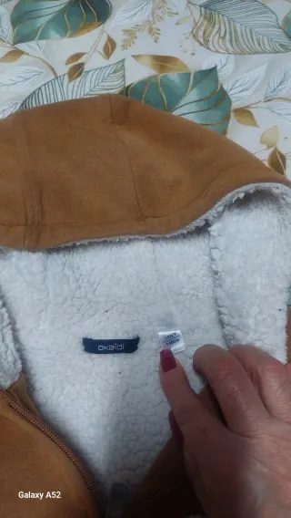 Felpa marrone con cappuccio e interno caldo