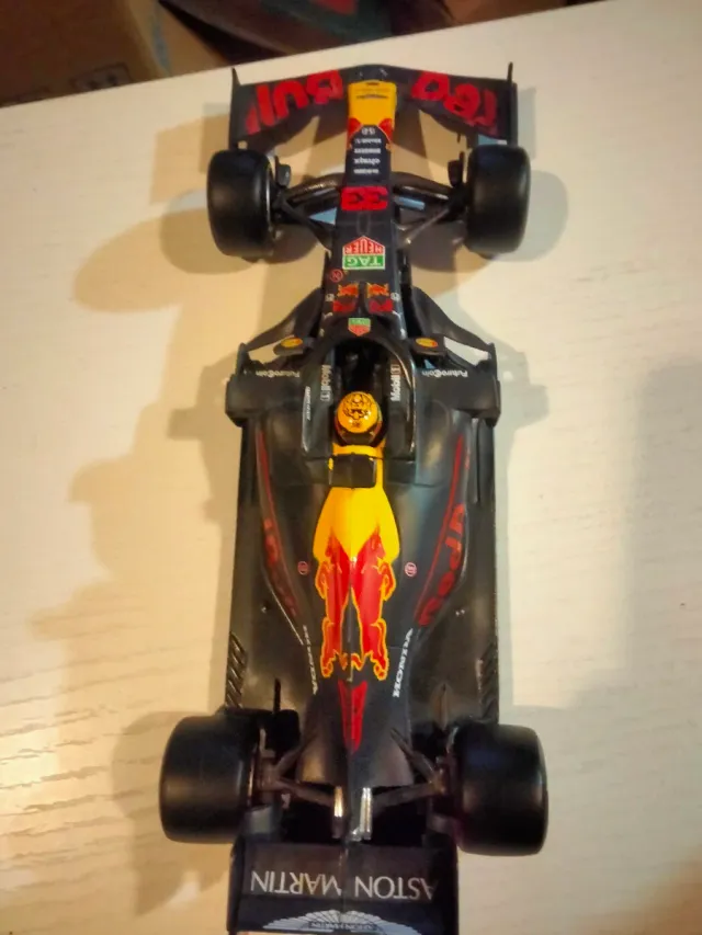 Bburago RB15 Aston Martin Red Bull 1/24
