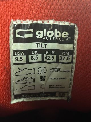 Zapatillas Globe Negras y Rojas