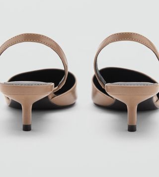 Zapatos slingback tacón bajo beige