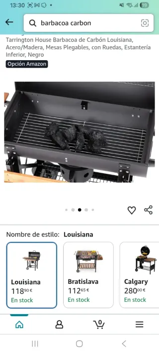 Barbacoa de carbón con mesas laterales