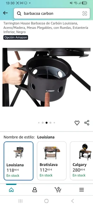 Barbacoa de carbón con mesas laterales