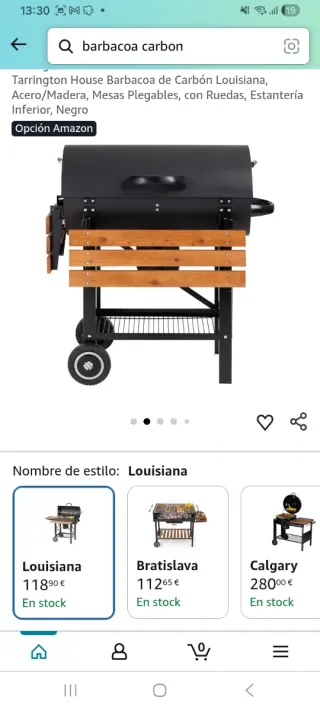 Barbacoa de carbón con mesas laterales