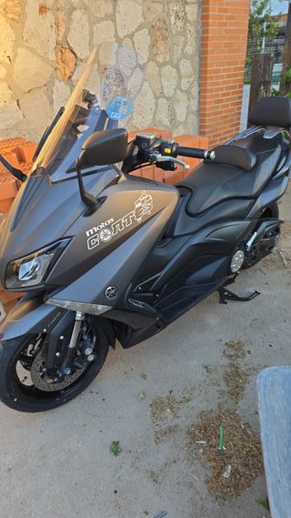 Yamaha T-MAX 530 Maxi Scooter Negra