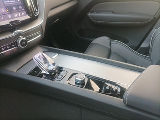 VOLVO XC60 2.0 T6 RECHARGE PLUS DARK AUTO 4WD 350 5P