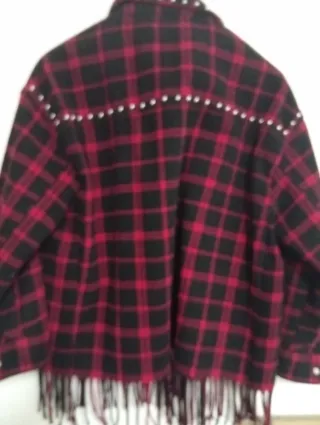 Chaqueta Zara cuadros tachuelas flecos Talla M