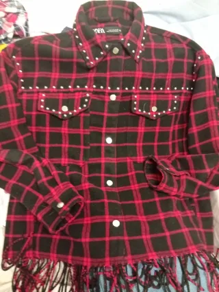 Chaqueta Zara cuadros tachuelas flecos Talla M