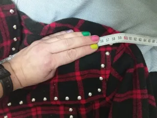 Chaqueta Zara cuadros tachuelas flecos Talla M