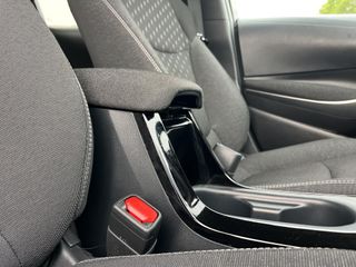 TOYOTA COROLLA SEDAN 1.8 HYBRID STYLE PLUS E-CVT 140 4P