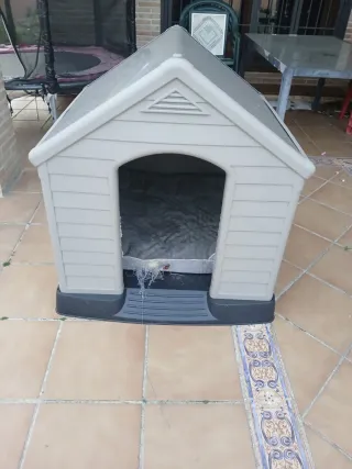 Caseta Perro Plástico Beige/Gris 90x90x1metro alto