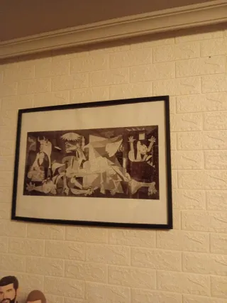 Cuadro Guernica con marco