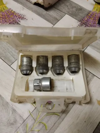 Juego Tuercas Antirrobo Coche