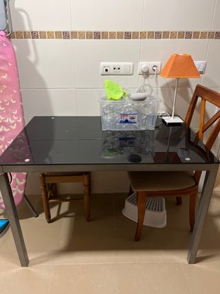Mesa de cristal y metal negra