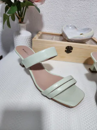 Sandalias de piel verde