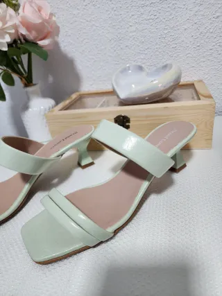 Sandalias de piel verde