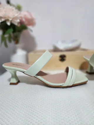 Sandalias de piel verde