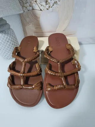 Sandalias de piel marrón