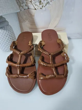 Sandalias de piel marrón