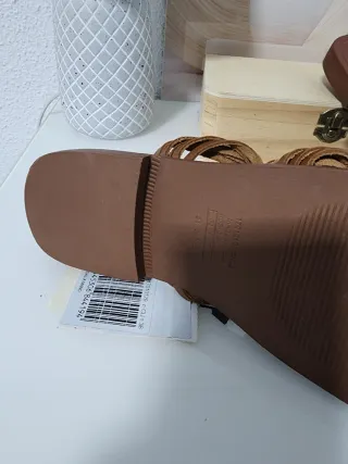 Sandalias de piel marrón