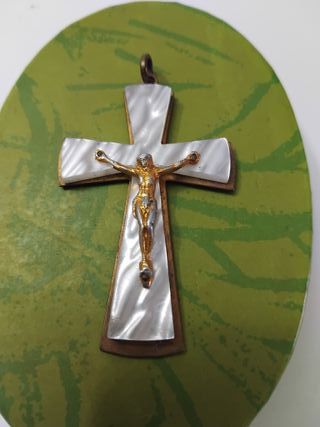 Colgante Cruz Metálica Nácar Jesús