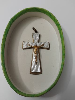Colgante Cruz Metálica Nácar Jesús