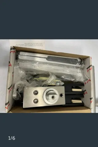 Herraje puerta vidrio Dorma