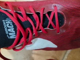 Zapatillas Clavos Brooks Blancas/Amarillas