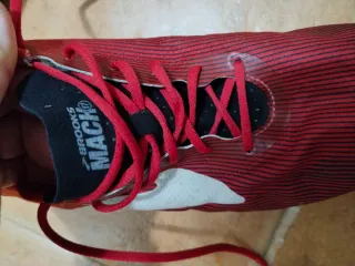 Zapatillas Clavos Brooks Blancas/Amarillas