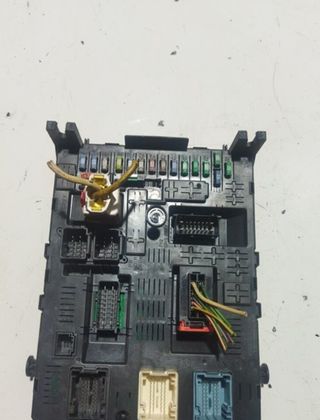 Caja relés / peugeot 308 1.6 16v turbo cat 170655