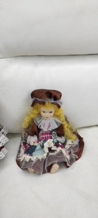 Set 7 bambole porcellana piccole