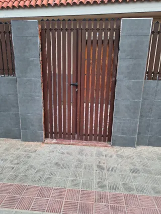 Puerta a luminio
