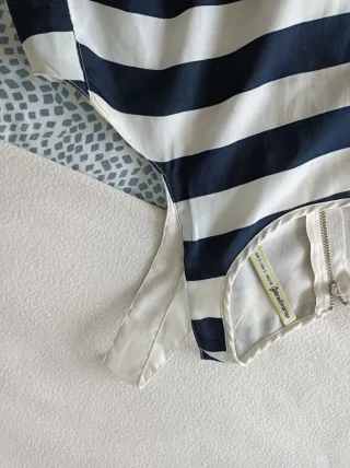 Camiseta Stradivarius Rayas Azul y Blanco