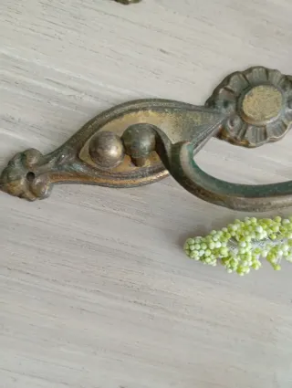 Tiradores antiguos vintage metal dorado