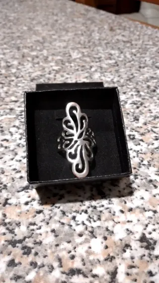 Anello vintage argento design floreale
