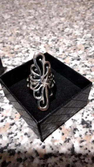 Anello vintage argento design floreale