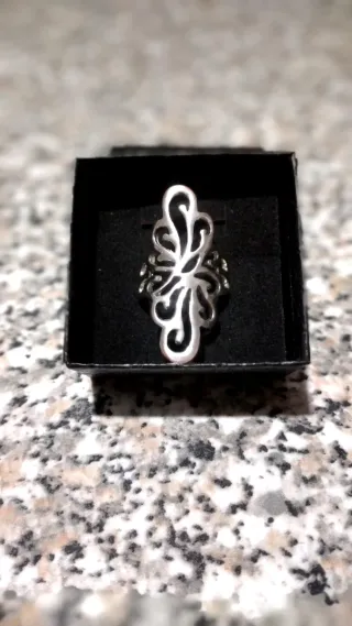 Anello vintage argento design floreale