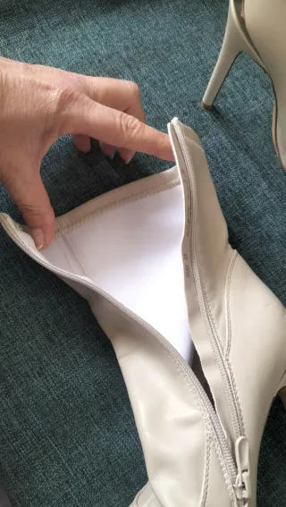 Botines elegantes beige tacón alto