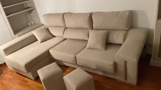 Sofá modular gris con almacenaje