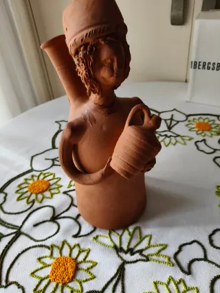 Botijo de barro firmado