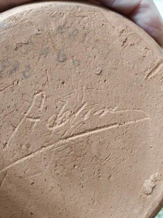 Botijo de barro firmado