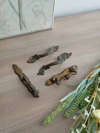 4 Tiradores antiguos vintage metal diferentes