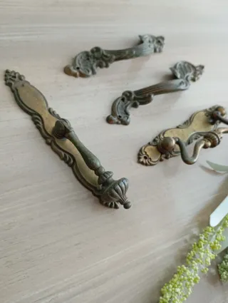 4 Tiradores antiguos vintage metal diferentes