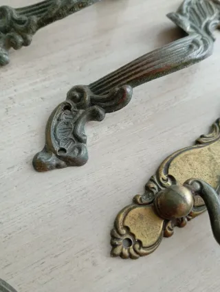 4 Tiradores antiguos vintage metal diferentes