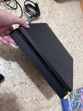 PS4 (PlayStation 4) Negra + Accesorios