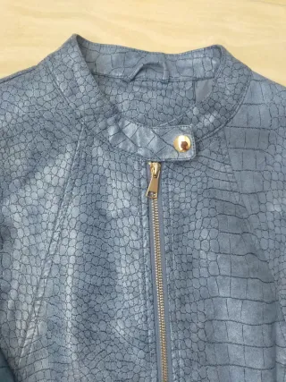 Giacca donna azzurra effetto coccodrillo