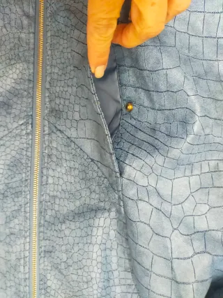 Giacca donna azzurra effetto coccodrillo