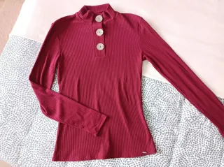 Camiseta de manga larga con botones