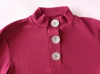 Camiseta de manga larga con botones