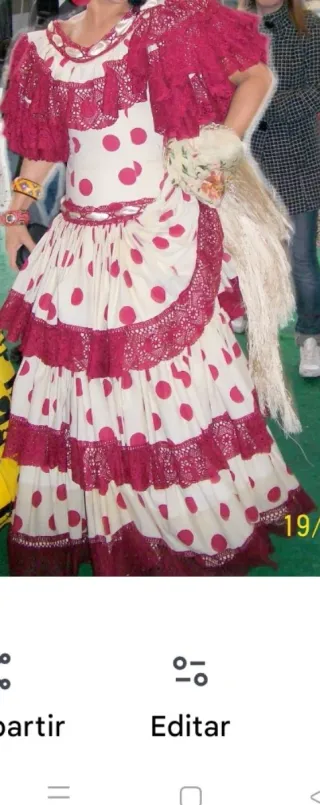 Traje de Sevillana granate y vainilla