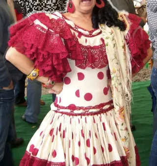 Traje de Sevillana granate y vainilla